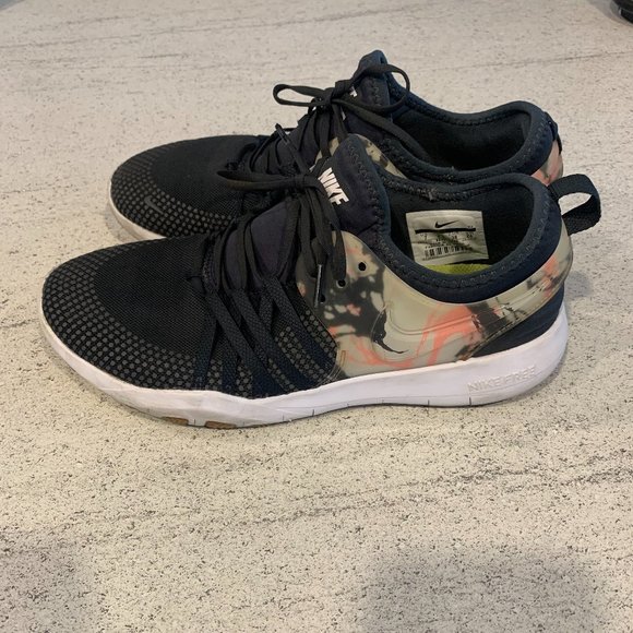 Nike Sneakers - Picture 1 of 2